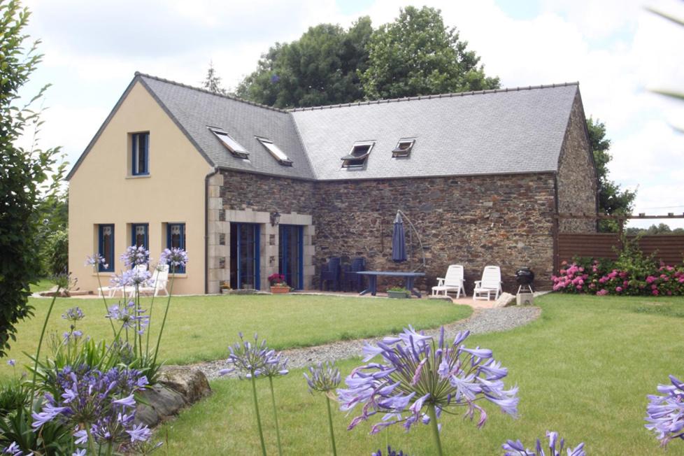 Plestin-les-Greves House | Gîte 4 km mer, 1 km centre ville, pour 8 pers