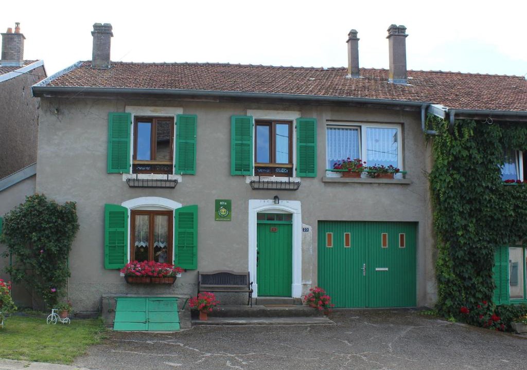 Reherrey House | Gîte confortable avec terrasse et jardin, près de Baccarat, idéal pour nature et détente - FR-1-584-51