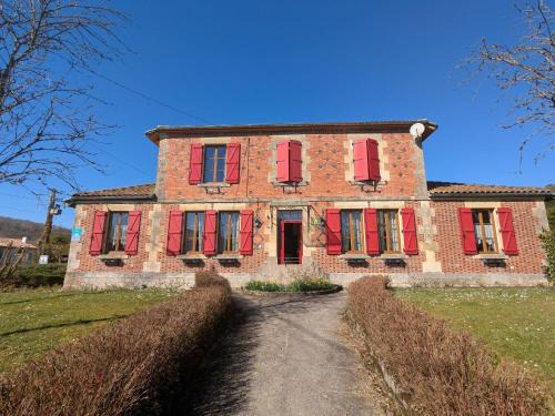 Futeau House | Gîte confortable dans l'ancien presbytère de Futeau, 3 chambres, jardin, WiFi, entre Verdun et Châlons - FR-1-585-13