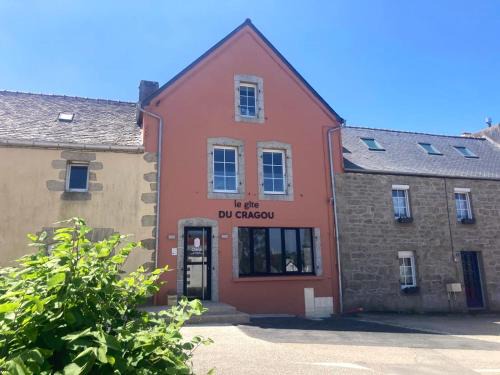 Le Cloitre-Saint-Thegonnec Hostel | Gîte d'étape du Cragou - Ostal Le Cloître Saint-Thégonnec