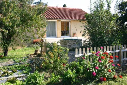 Juillac House | Gîte de caractère Au Nan