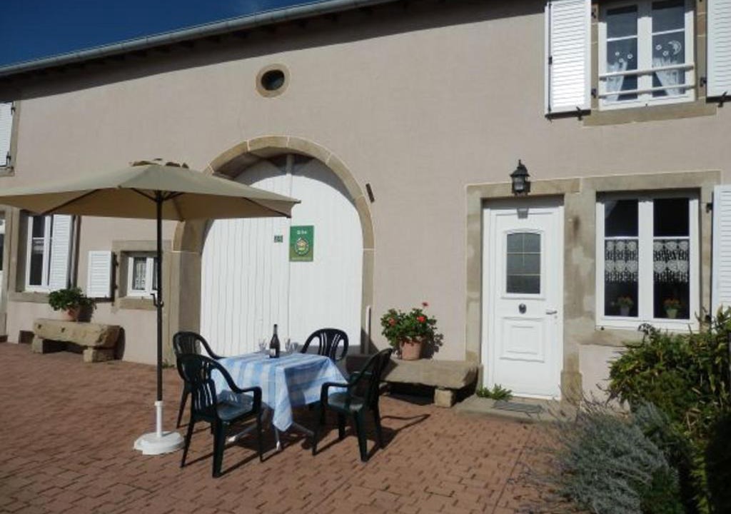 Lironcourt House | Gîte de Charme avec Terrasse près de Bourbonne-les-Bains, 2 chambres, poêle à bois, Wifi inclus - FR-1-589-118