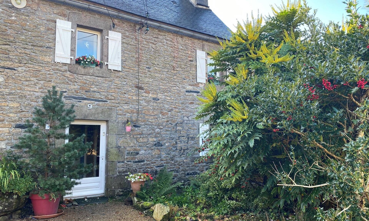 La Feuillee Bed & Breakfast | Gîte de Kerven In a two-hundred-year-old farmhouse in the Monts d'Arrée mountains