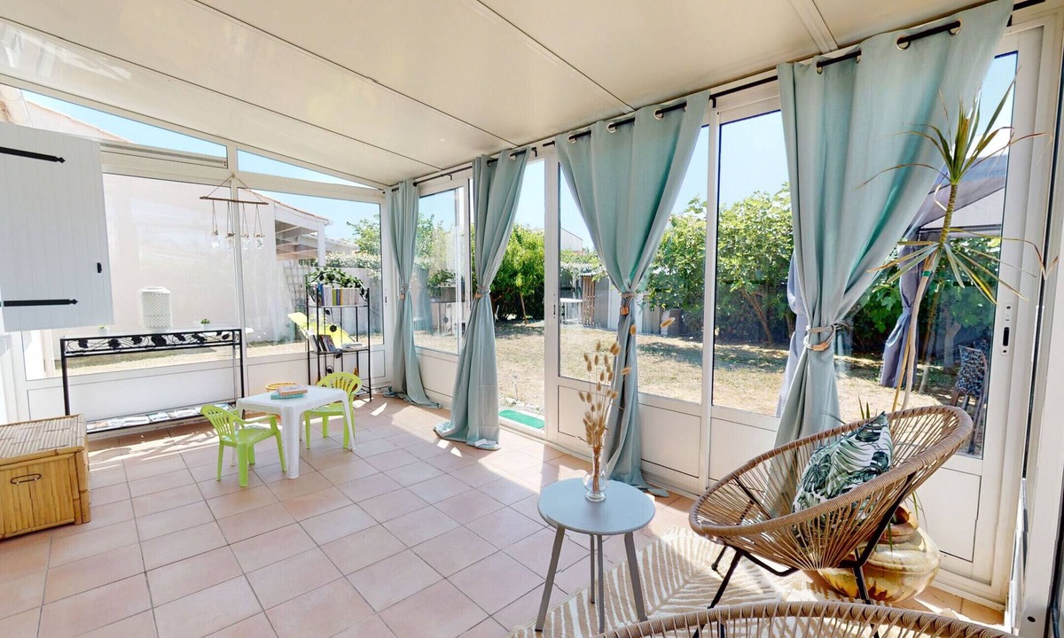 Bretignolles-sur-Mer Ski Chalet | Gîte du Safran (sleeps 5–7) - Veranda, Beach 1 km away