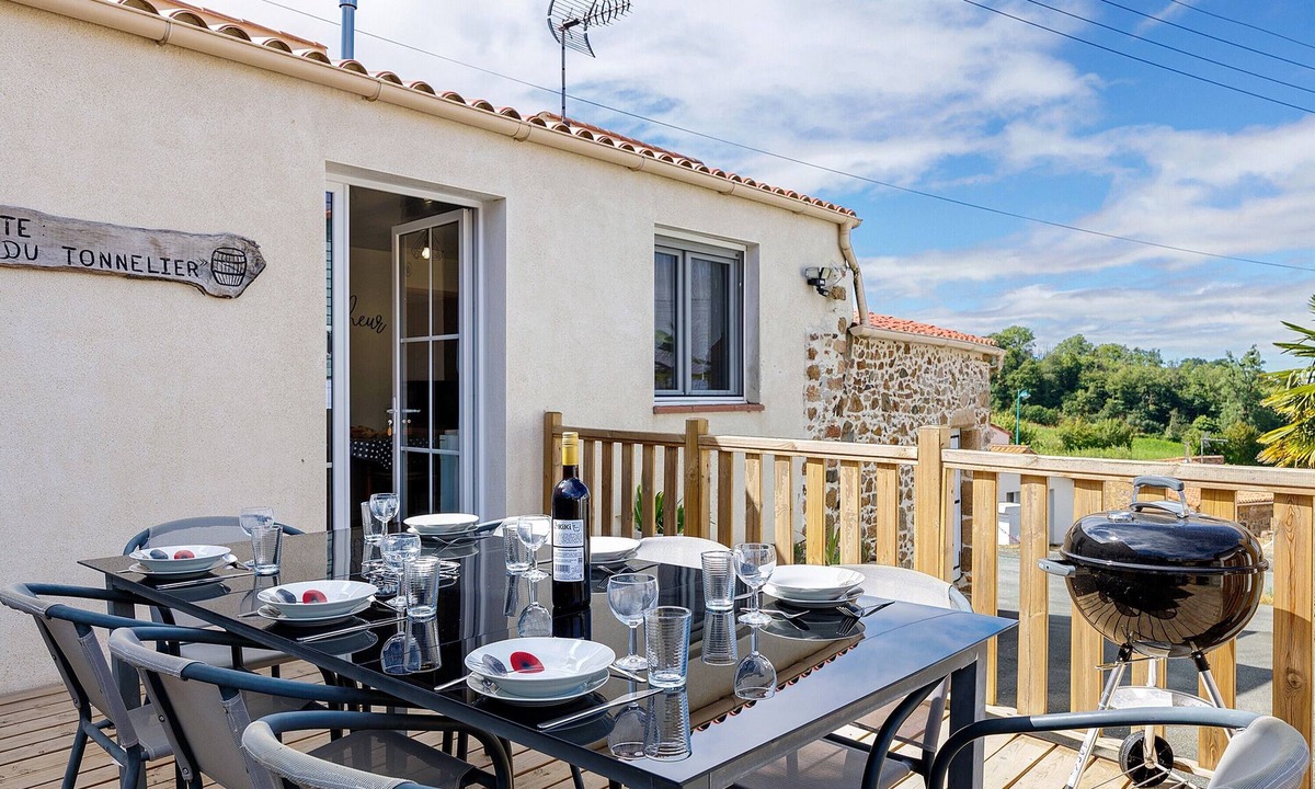 Saint-Michel-Mont-Mercure House | Gîte Du Tonnelier – 7 Minutes from Puy du Fou
