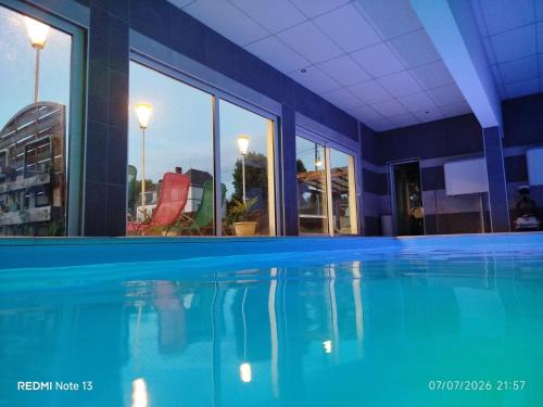 Celles-sur-Plaine House | Gîte "fils et cotons" Piscine Intérieure chauffée à l'année et sauna