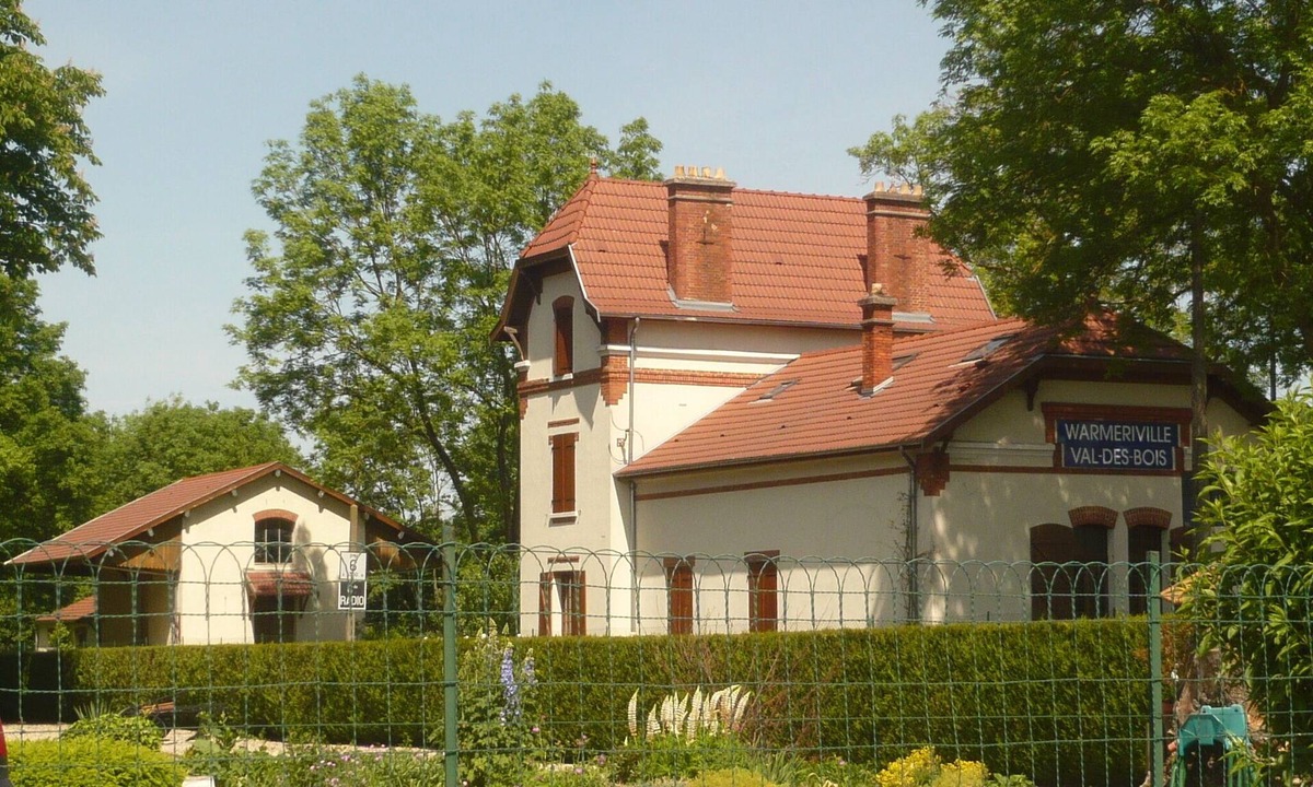 Warmeriville House | Gîte Former train station Val des Bois 15 'Reims 6 rooms 14p