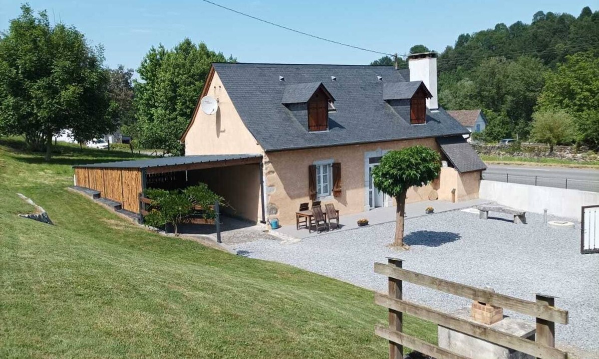 Asson House | Gîte Nouguè de bach, a small 2-star Béarnaise house