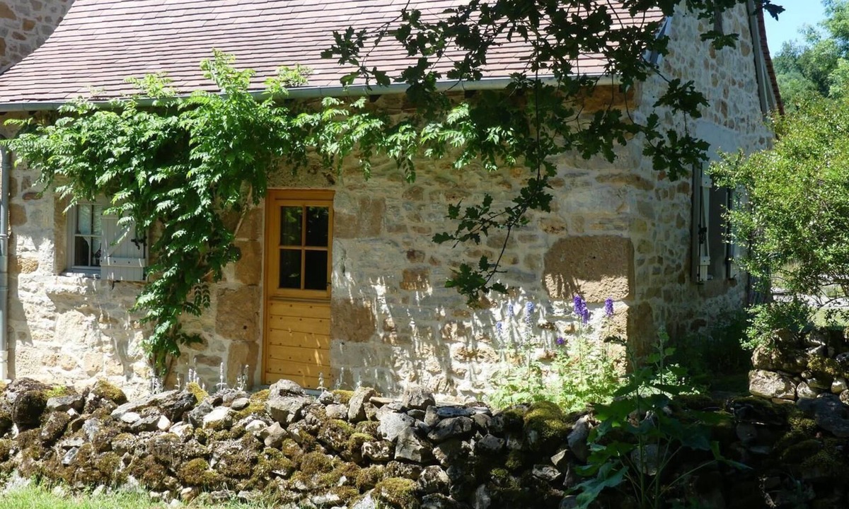 Frontenac House | Gîtes de France® - Le Hameau du Quercy - Water flowers