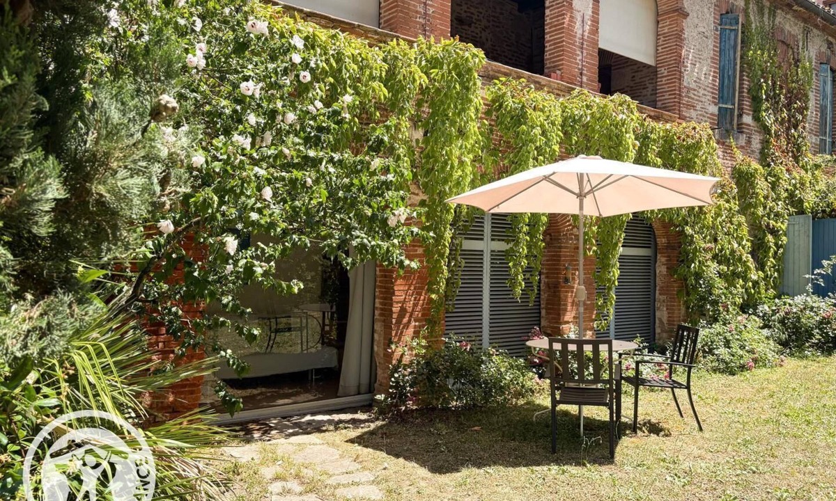 Cahors Old Town Apartment | Gîtes de France® - The Cahorsin garden