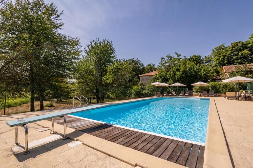 Nerac House | Gîtes de Pehillo - Piscine & vacances nature à Nérac