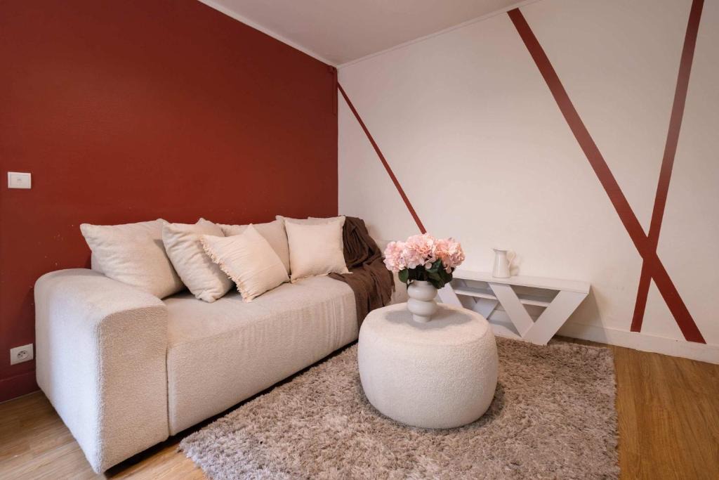 Notre-Dame-des-Champs Apartment | Gem 3 Guests Le Bon Marche