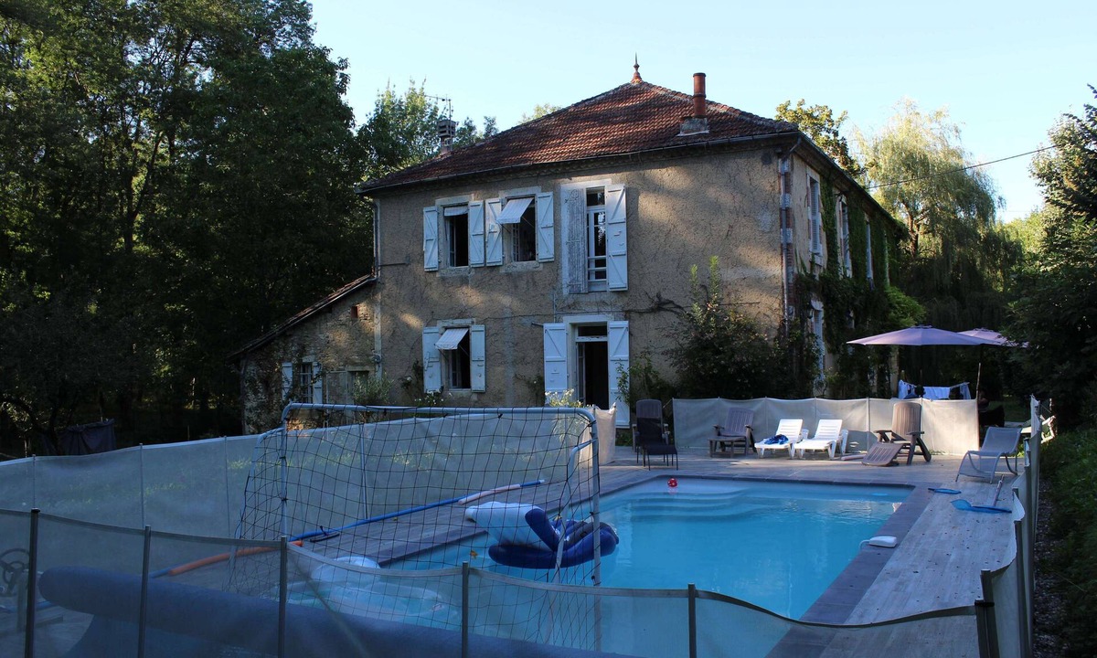 Lussan House | Gers, large house with private pool, park, near village, ideal for family