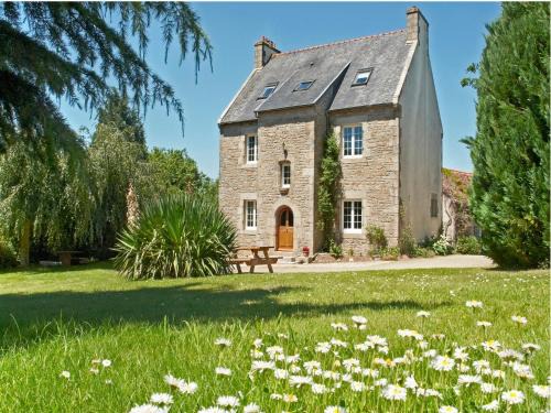 Plouegat-Moysan Villa | Gite 12 pers à 15kms de la plage