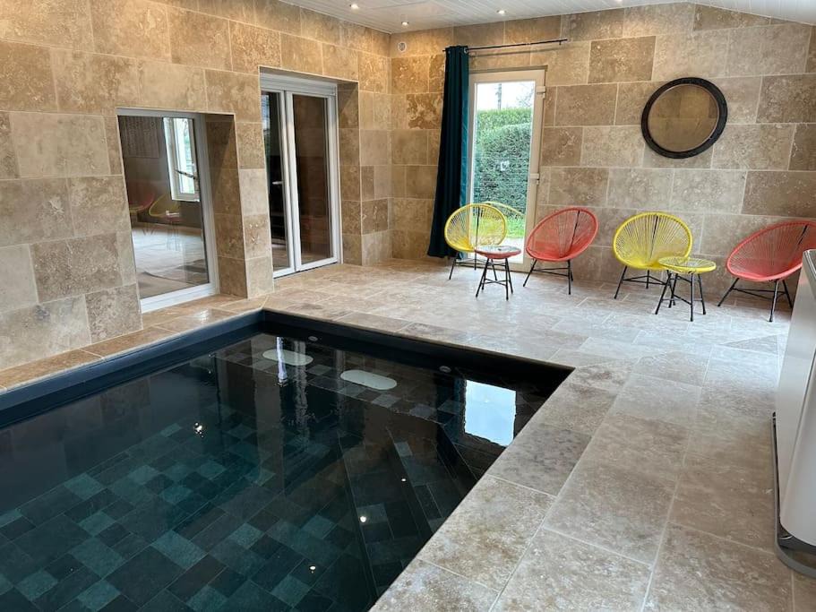 Frignicourt House | Gite 5 chambres, piscine intérieure, proche du Der