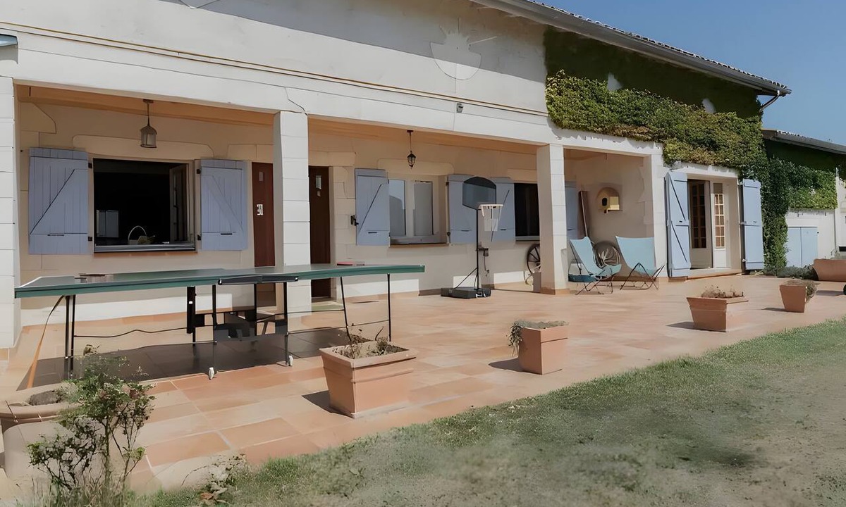 Vignaux House | Gîte de Gascogne – Sleeps 6 with Private Pool, Shared Terraces, and Wi-Fi