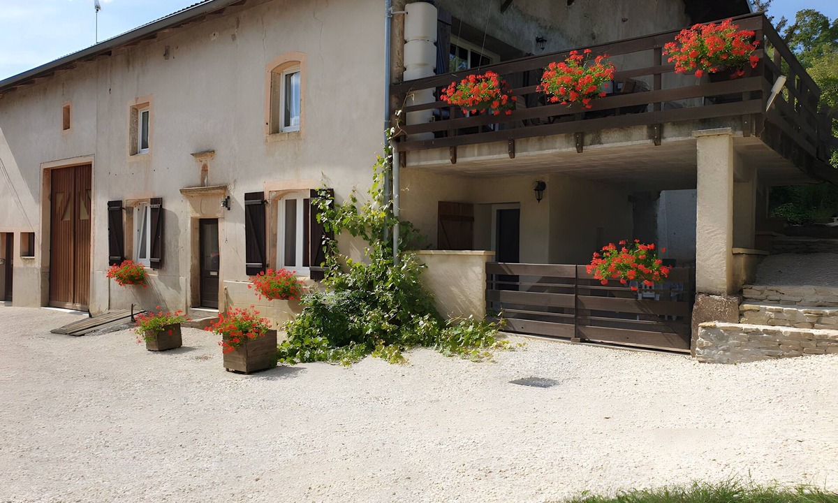 Pettonville House | Gîte de la Verdurette: Tranquil Stay in the Countryside
