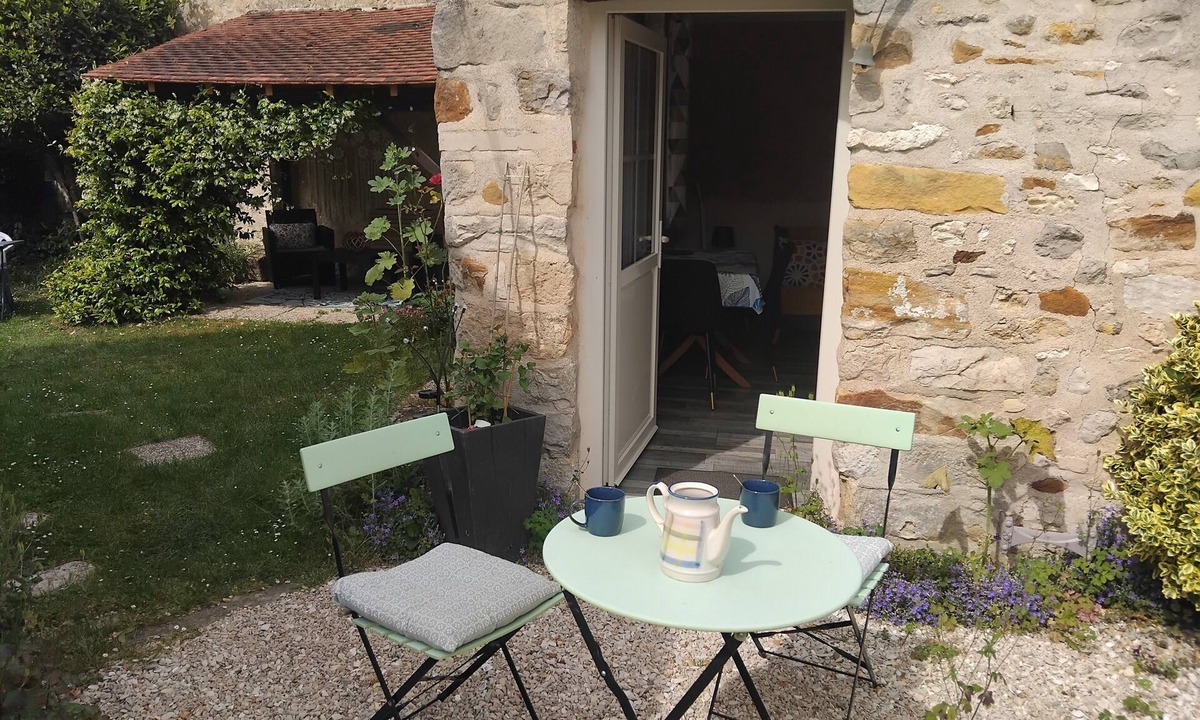 Villecerf House | Gîte "L'annexe" with Private Terrace, Garden, and Wi-Fi