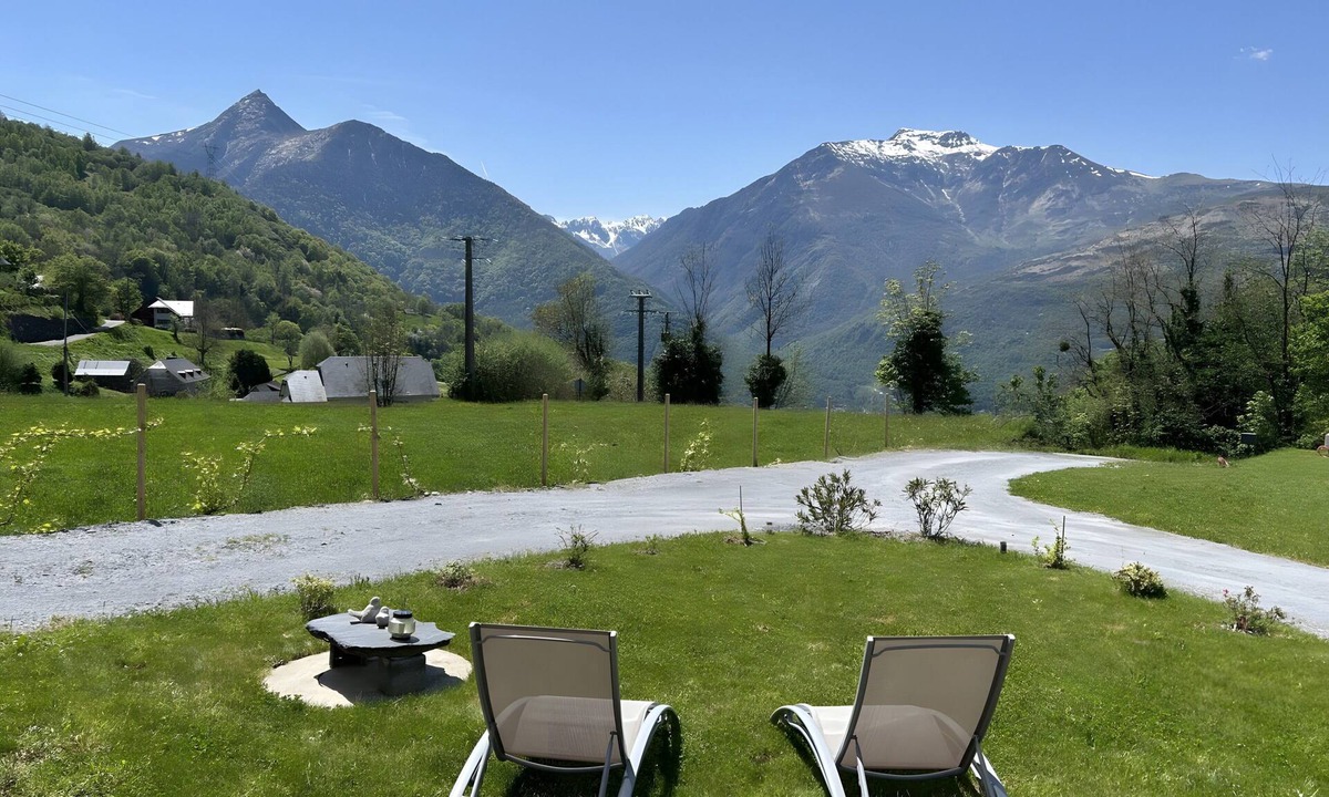 Artalens-Souin House | Gîte L'estive D'hautacam: Holiday Home with Mountain View, Wi-Fi & Air Conditioning