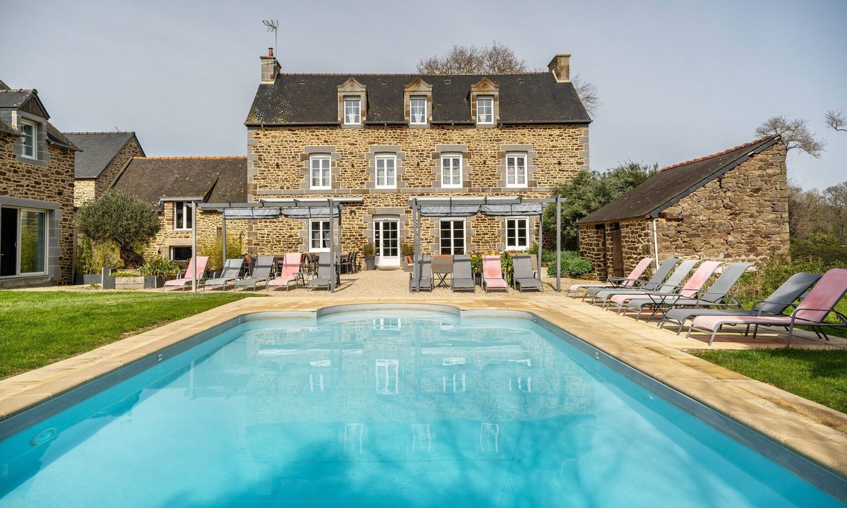 Pleudihen-sur-Rance House | Gîte Les Hervelines with Private Pool, Garden & Wi-Fi in Pleudihen sur Rance