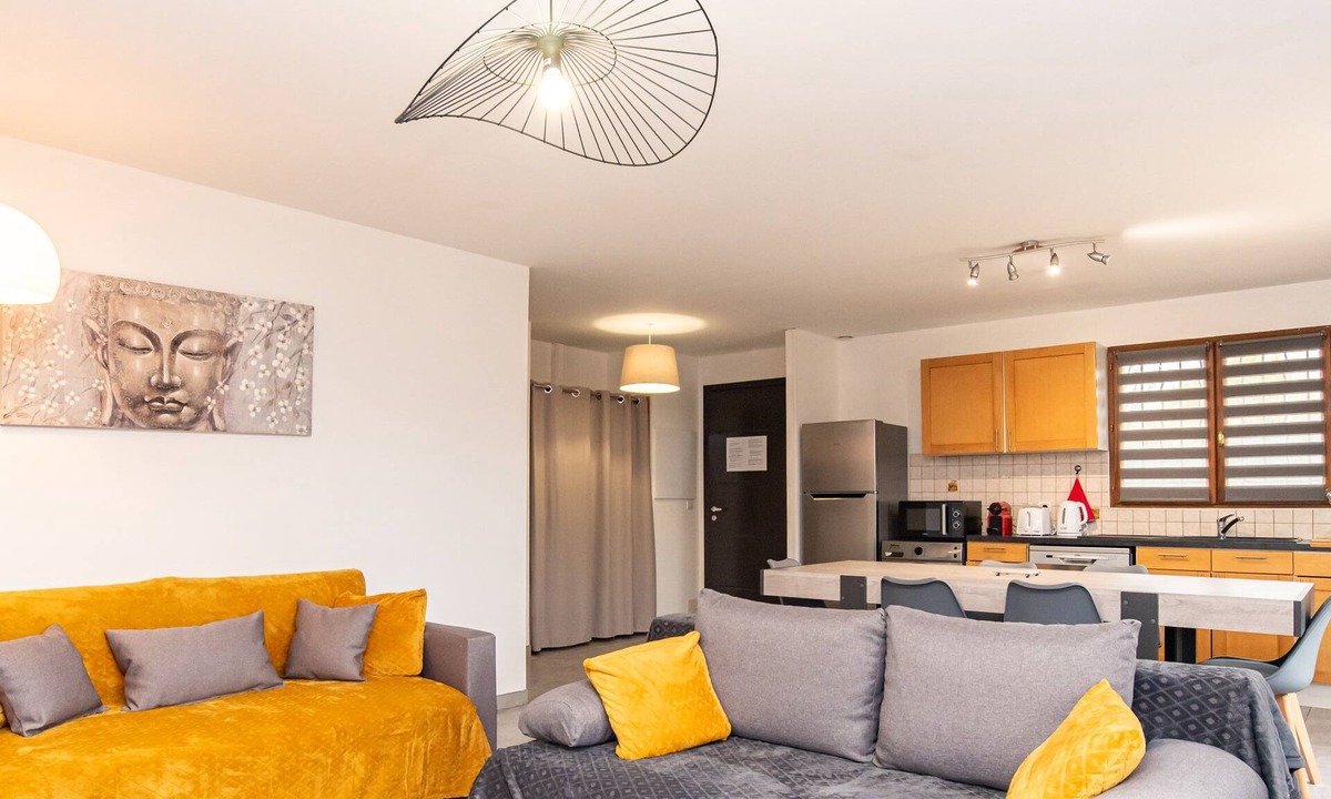 Bruguieres House | GITE LES TOURNESOLS House, Garden, secure parking, air conditioning, Netflix, 4 pers