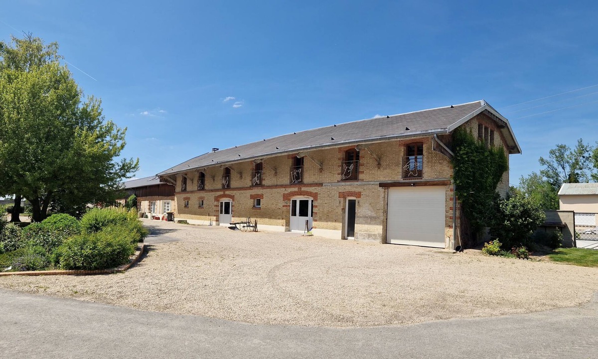 Aumenancourt Bed & Breakfast | Gîte + Party room + Bedroom with private shower & toilet