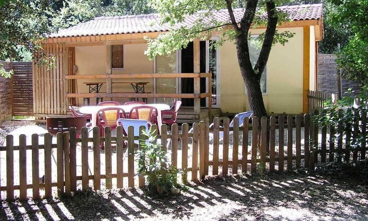 Vers-Pont-du-Gard Ski Chalet | Gite Topaze Vers Pont du Gard en Provence, river and swimming pool
