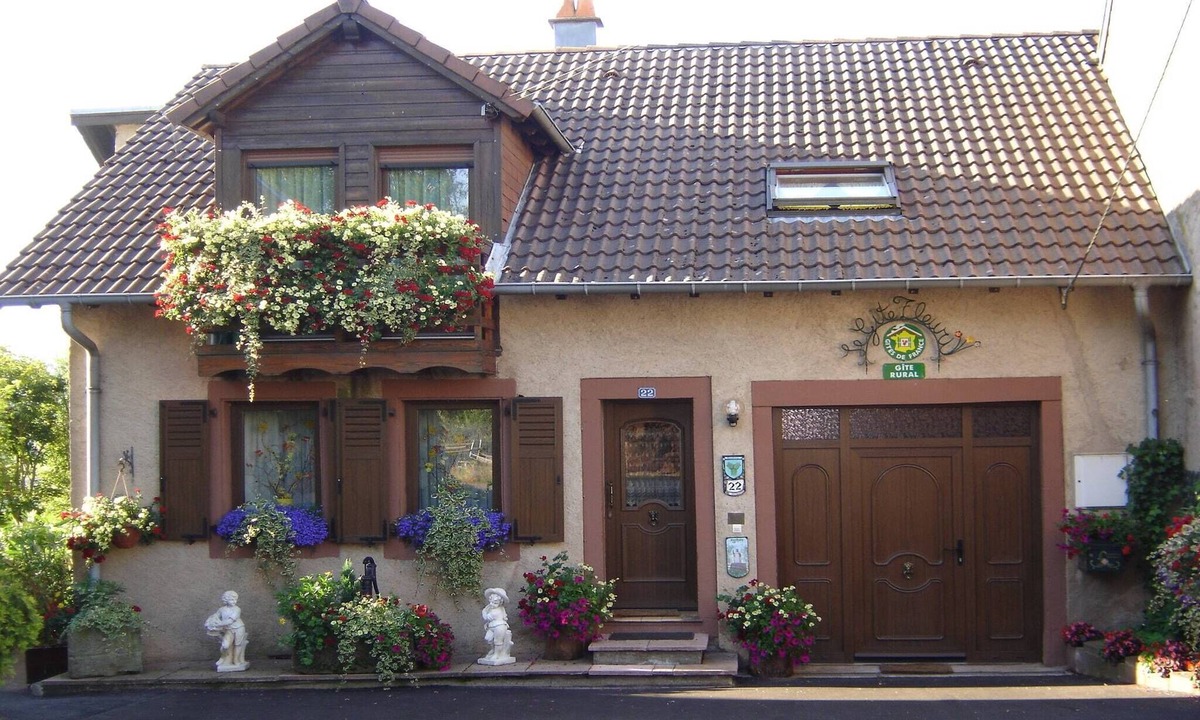 Haselbourg Apartment | Gîte with views of the Vosges Mountains