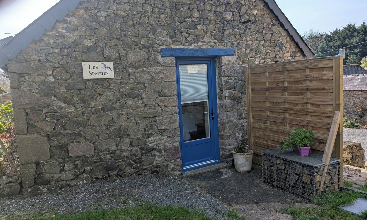Pludual House | Gîtes "Les Sternes" in the countryside 10 minutes from the coast, Pets welcome