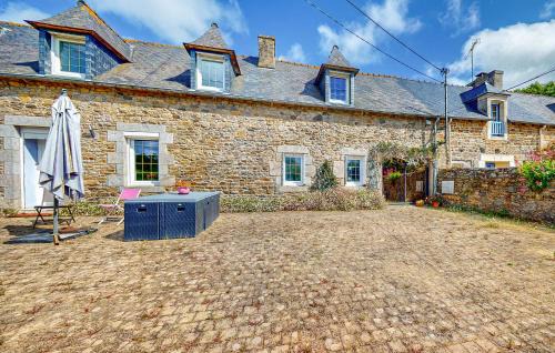 Plouagat House | Gorgeous Home In Plouagat With Wifi