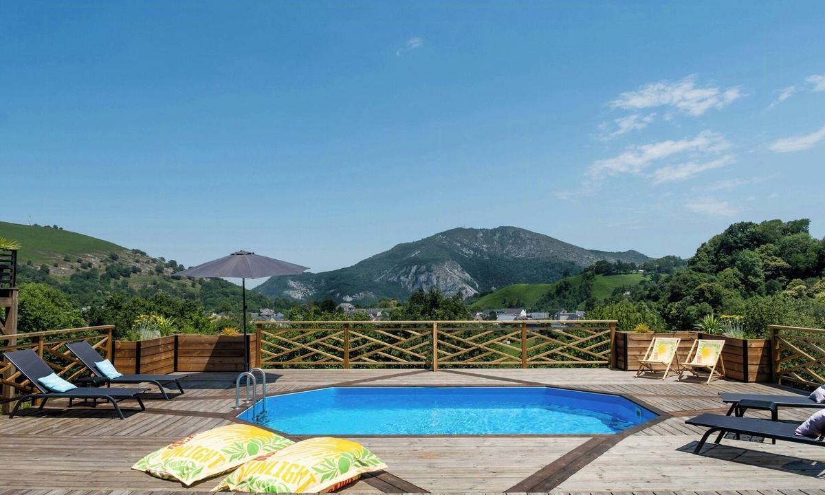Segus House | Gorgeous wooden chalet near Lourdes