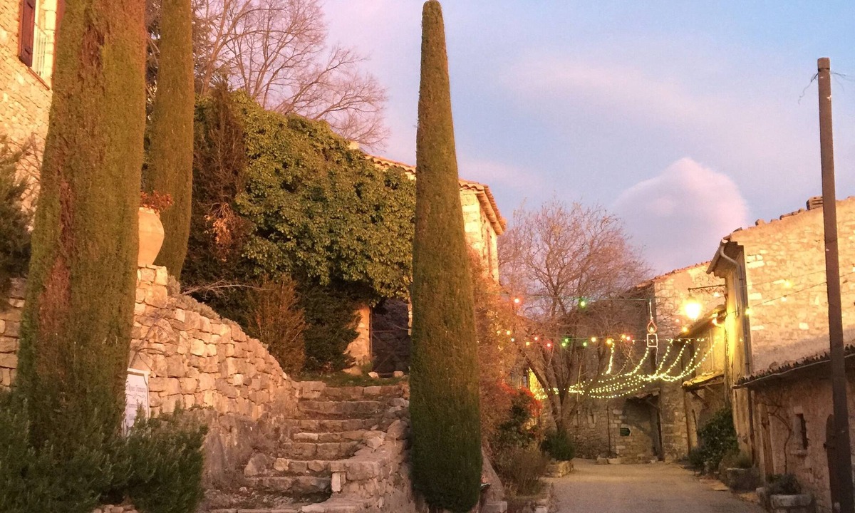 Bargeme House | Gorges du Verdon Charming house 4 pers Village classified Shaded private patio