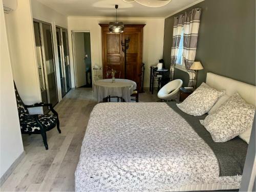 Cornebarrieu Apartment | Grande Chambre meublee