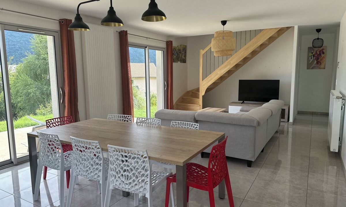 Soulom House | Grande Maison de Village Idéale Pour se Retrouver en Famille ou Entre Amis
