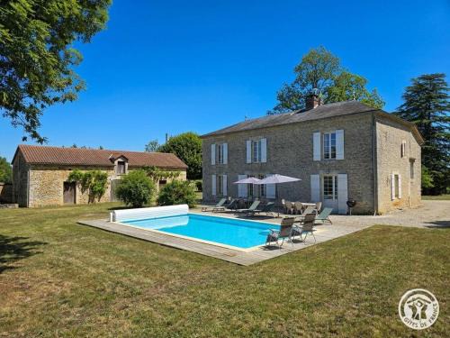 Savignac-les-Eglises House | Grande maison rénovée avec piscine privée et parc, idéale pour vacances en famille en Dordogne - FR-1-616-216