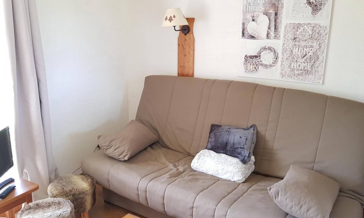 La Joue du Loup Apartment | Ground floor, view mountain, swimming pool, terrace, parking, tv, ski locker, 25m², La Joue du Loup