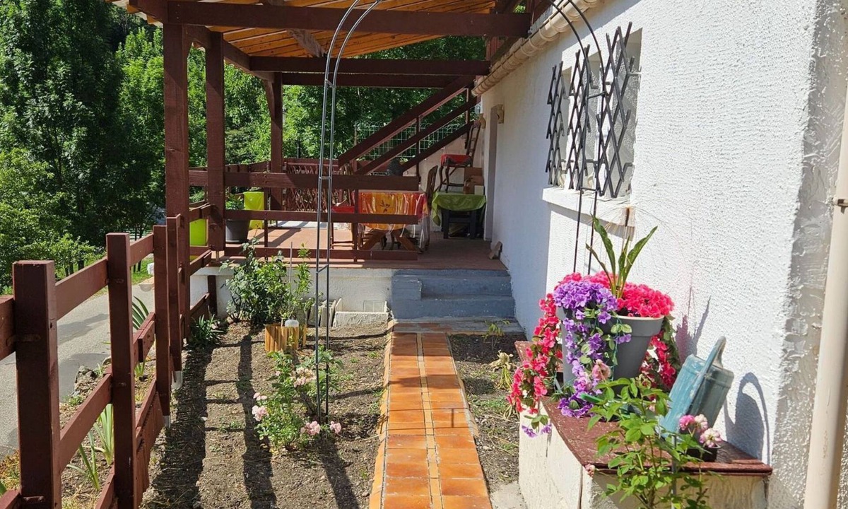 Bessede-de-Sault Ski Chalet | Ground floor of a beautiful cottage