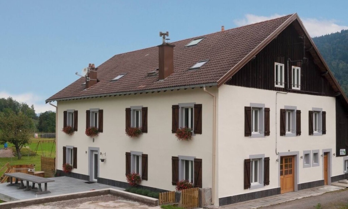 Travexin Cottage | Group gîte near La Bresse. Sleeps 20-41