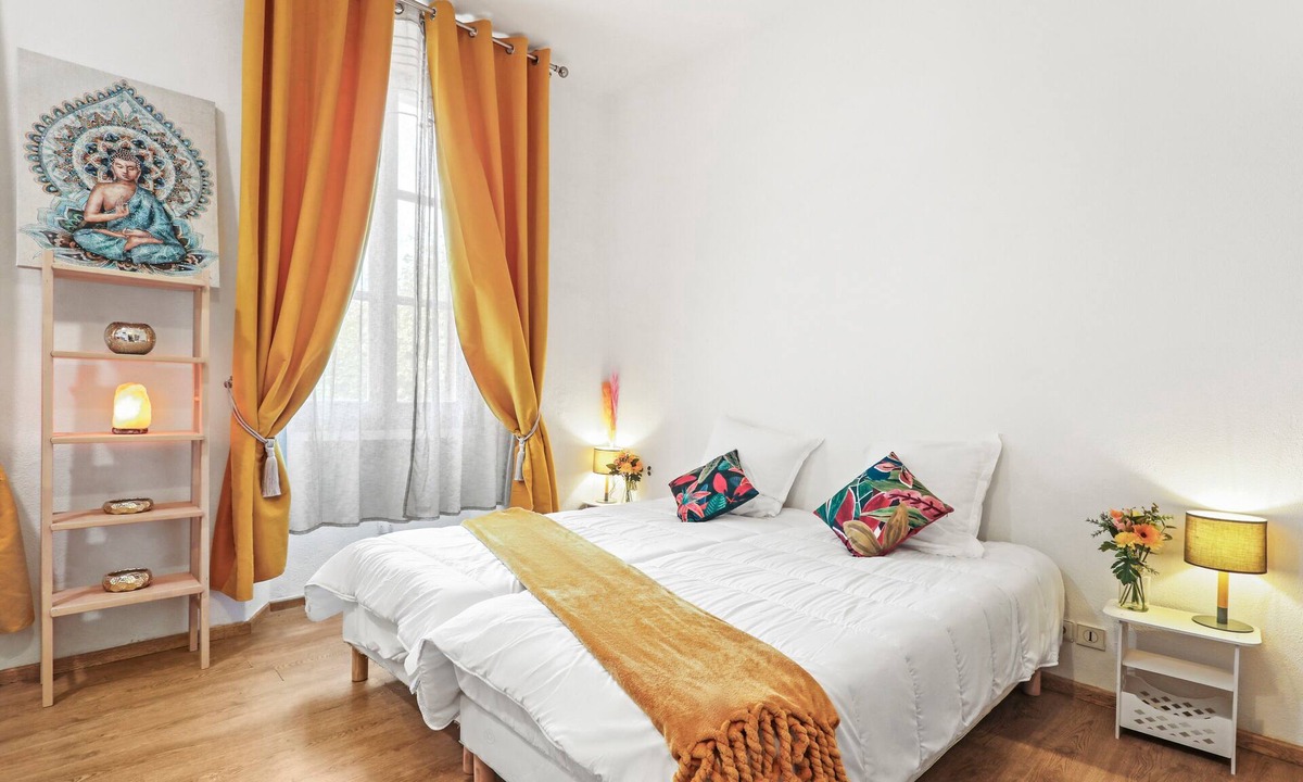 Chateaudouble Apartment | Guest House 'Soleil' with Shared Terrace and Wi-Fi