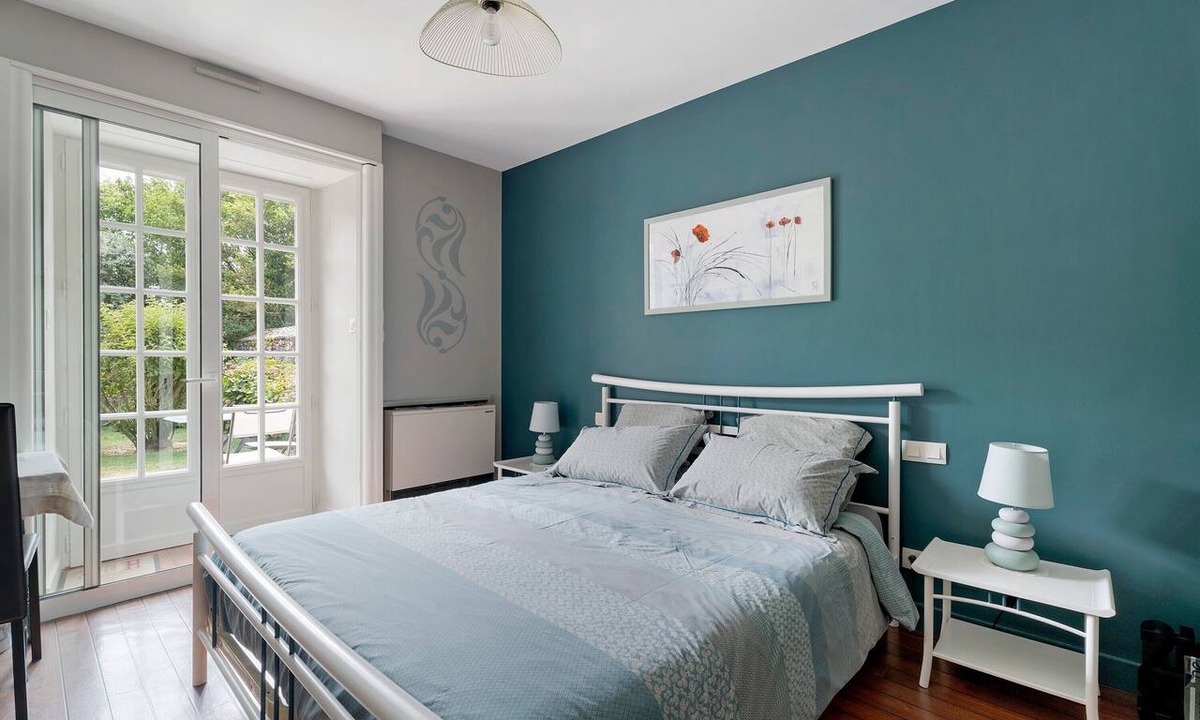 Saint-Meloir-des-Ondes Bed & Breakfast | Guest Room “Chez Jean-Pierre et Marie-Thérèse” with Wi-Fi