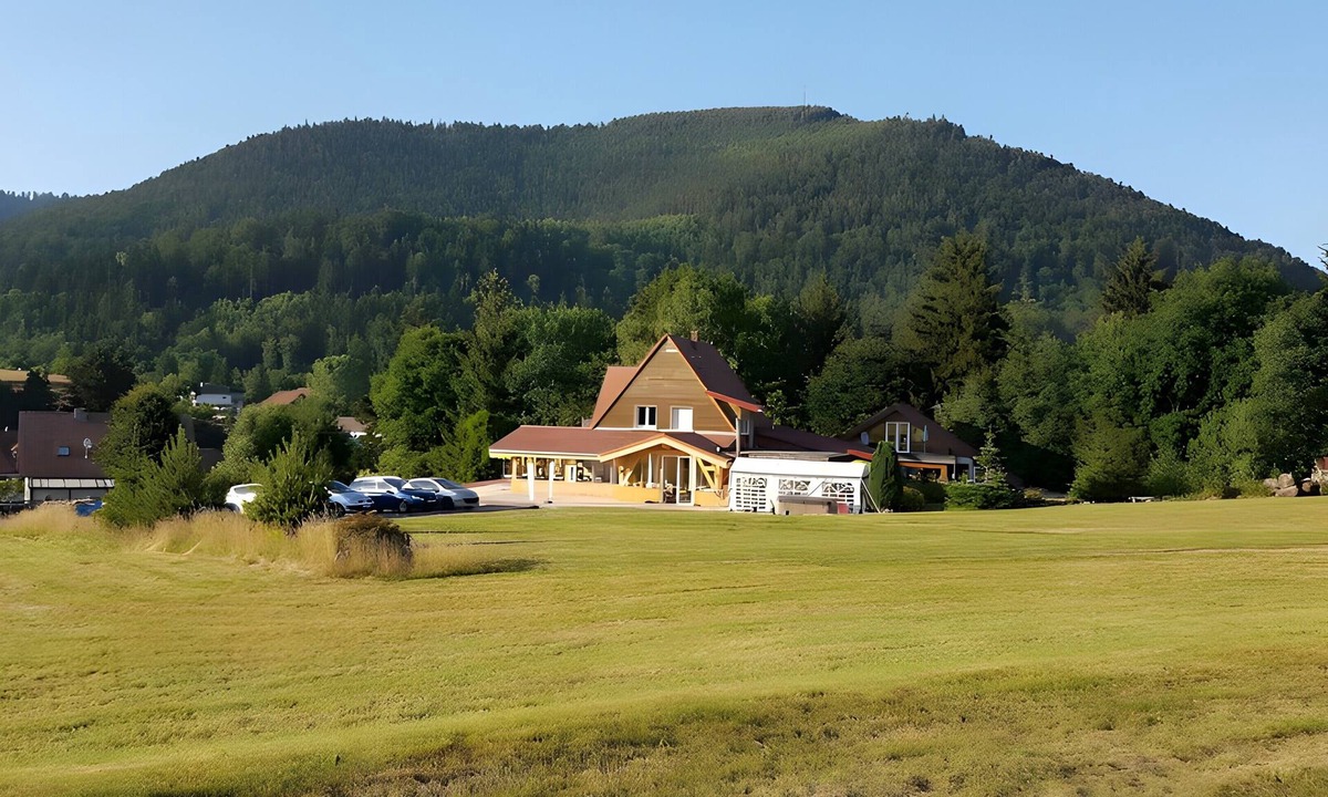 Plaine Bed & Breakfast | Guest Room 'Chalet Des 3 Pins - Orchidée' with Mountain View, Shared Terrace & Wi-Fi