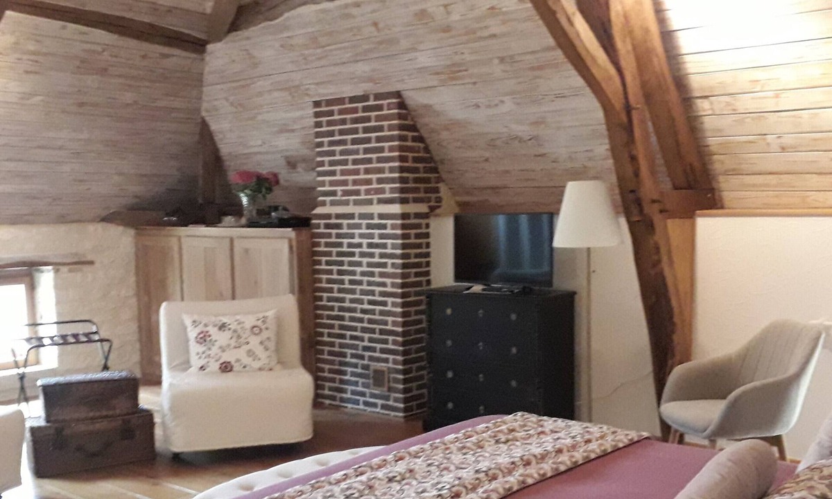 Eaux-Puiseaux Bed & Breakfast | Guest Room 'Chambre Familiale Romarin' with Shared Terrace, Garden, and Wi-Fi