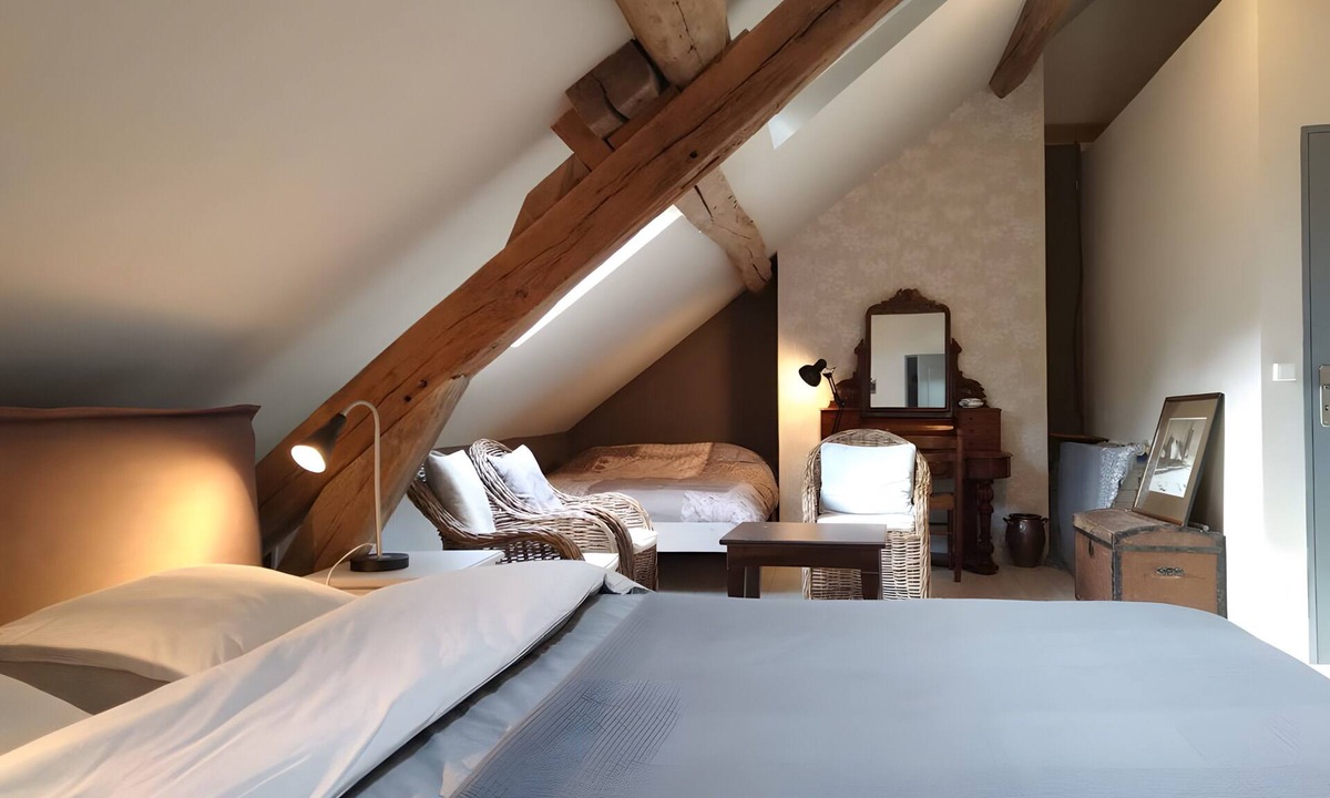 Signy-lAbbaye Bed & Breakfast | Guest Room 'La Fosse Bleue, Sanglier' with Shared Terrace and Wi-Fi