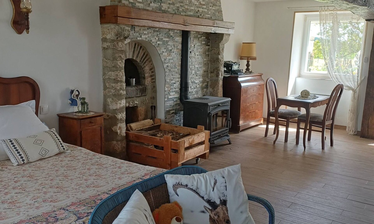Saint-Bon Bed & Breakfast | Guest Room “Room 3” with Shared Pool, Communal Terrace and Wi-Fi