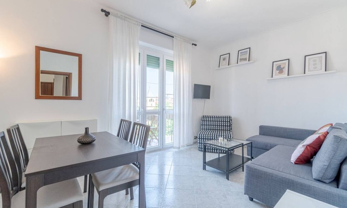 Millefonti Apartment | GuestHost - Apartment of about 70 square meters, able to accommodate up to 5 people, located on the fifth floor of a building with a lift (NOT suitable for disabled people - steps to access it).The property is located in the Lingotto district, full of al