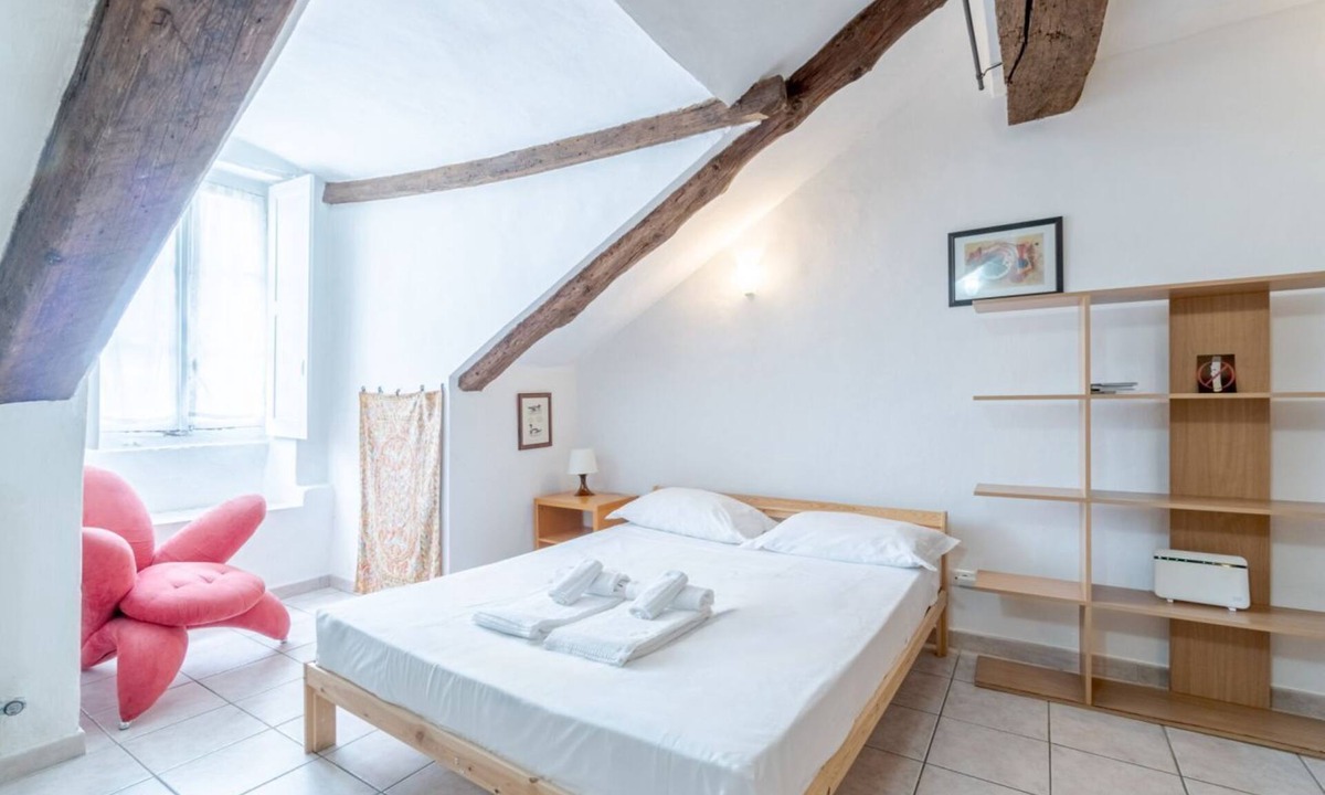 Roman Quarter Apartment | GuestHost - Nice and cozy apartment for 3 people, located in the city center, inside the prestigious Palazzo Saluzzo Paesana, one of the most beautiful historic buildings in Turin. We are located in the elegant district of Quadrilatero Romano, a stone's