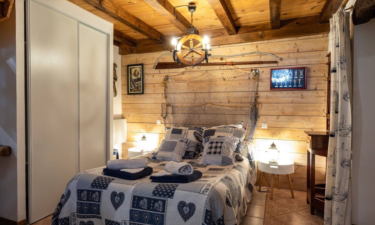 Lannion Bed & Breakfast | Guesthouse 'Chambre Marine' with Shared Terrace, Garden and Wi-Fi