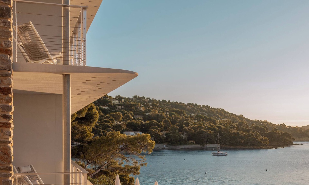 Le Lavandou Hotel | Hôtel Les Roches – Relais & Châteaux