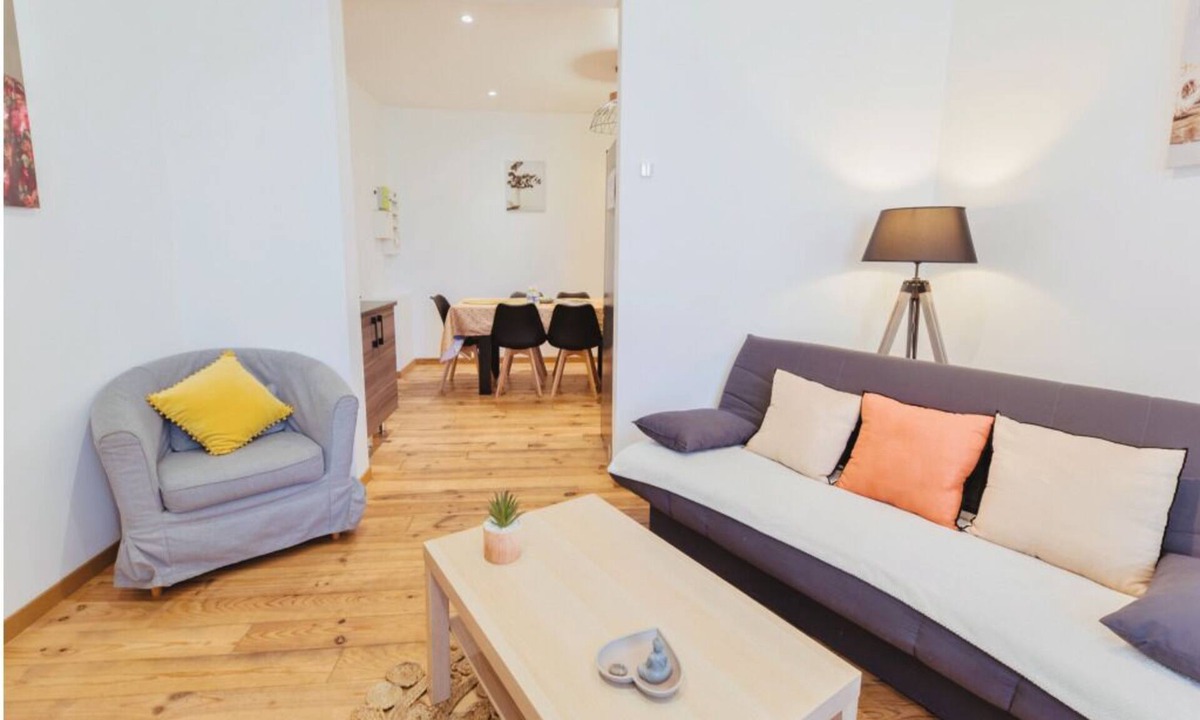Centre Ville Apartment | Heart of Pau - Air Conditioning and Parking - 4 Suites - Sleeps 4 to 10