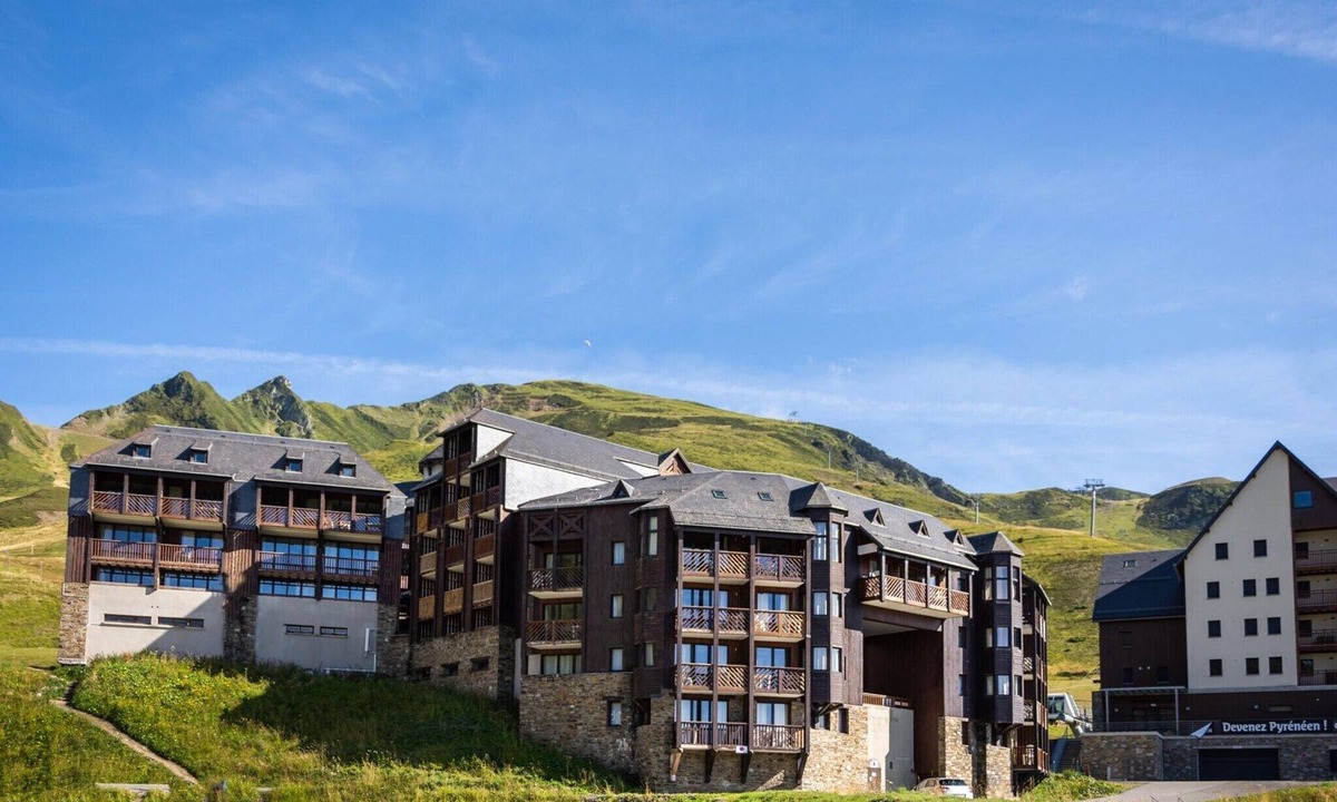 Peyragudes Apartment | High-Altitude Home for 4